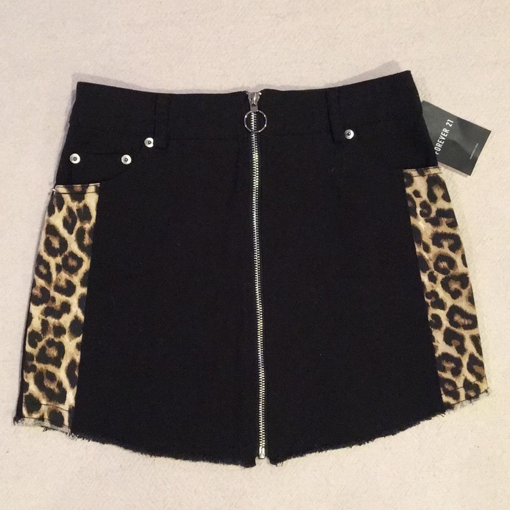 Forever 21 Black and Leopard Skirt S